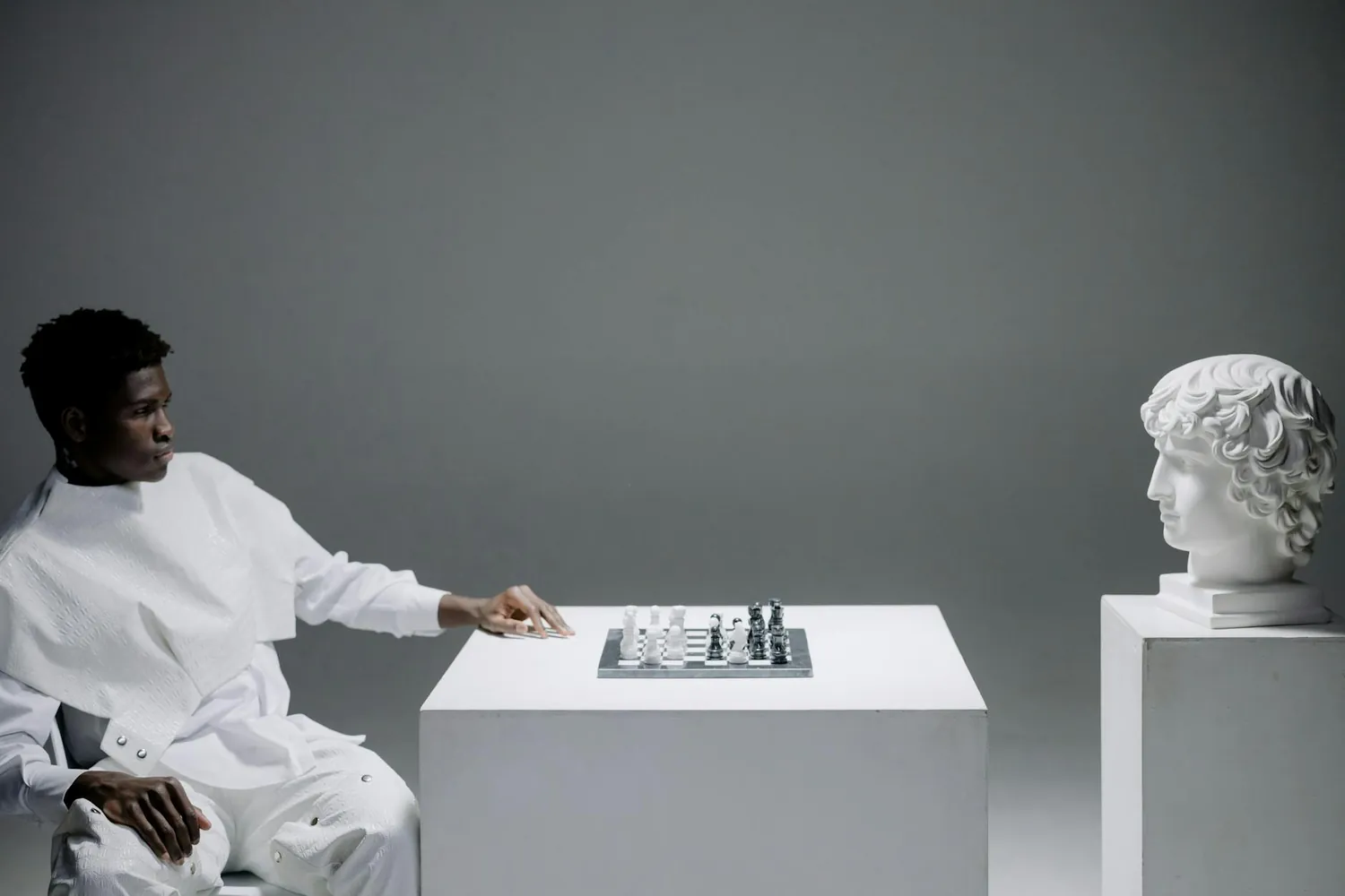 Identifying Strengths and Weaknesses of Realistic and Abstract Game Aesthetics